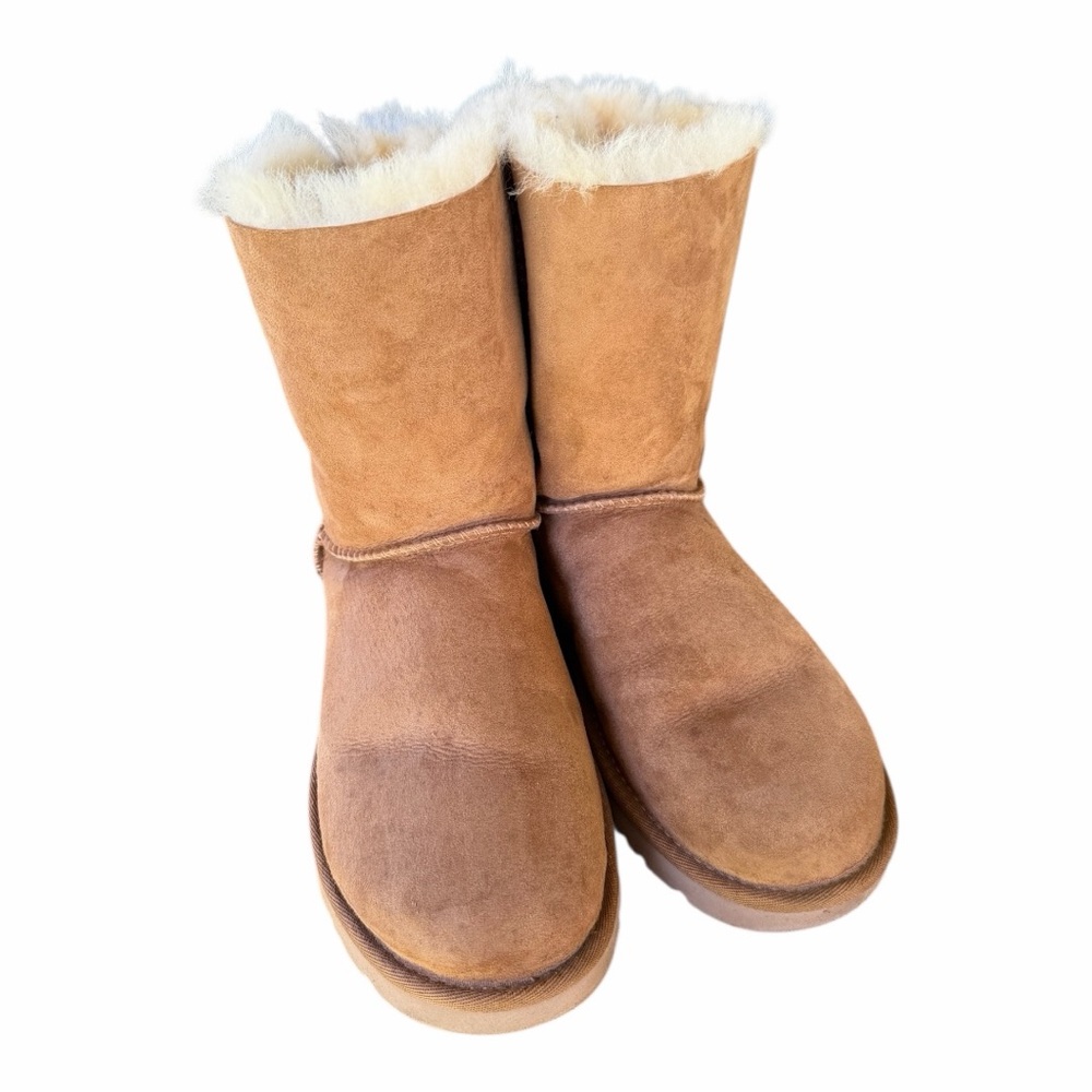 UGG Bailey Bow II Chestnut Size 7-FLAWED